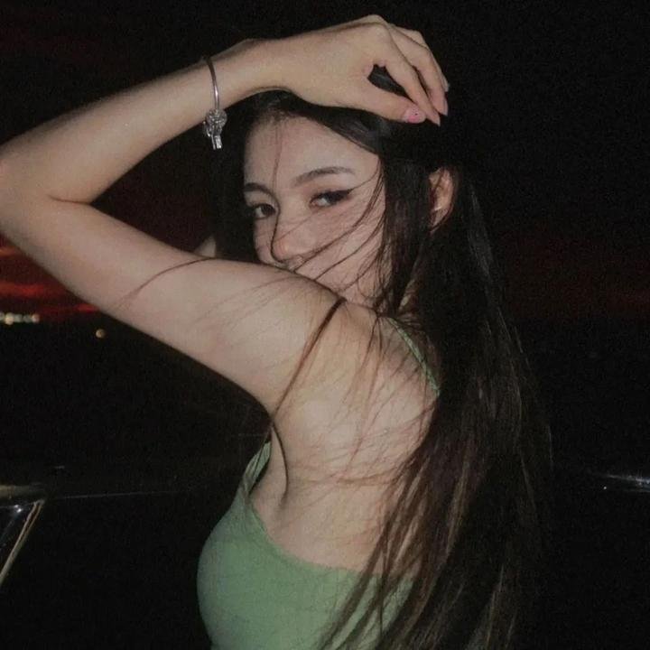 储物柜女孩